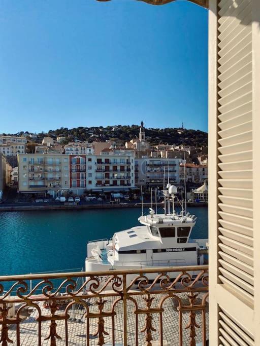 "Georgio" Grand Appartement Traversant Avec Vue Canal Et Parking Sète Kültér fotó